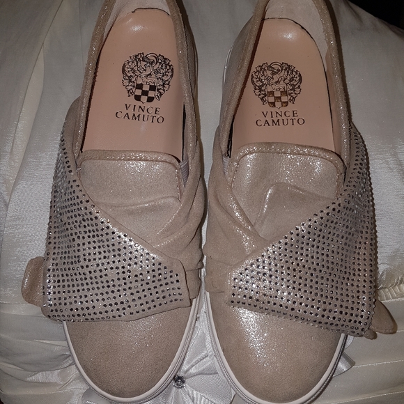 VINCE CAMUTO VC-BARITA SZ 6M TAN METALLIC SUEDE LOOK BLING SlipOn Sneaker - Picture 11 of 17